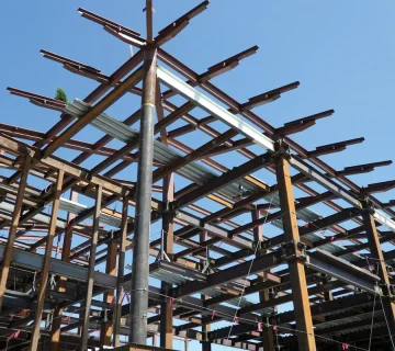 گام به گام فرآیند اجرای سوله از اسکلت تا تحویل نهایی